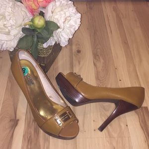 Michael kors heels size 8